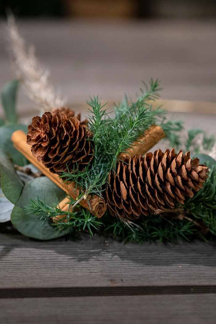 julekrans med kongler