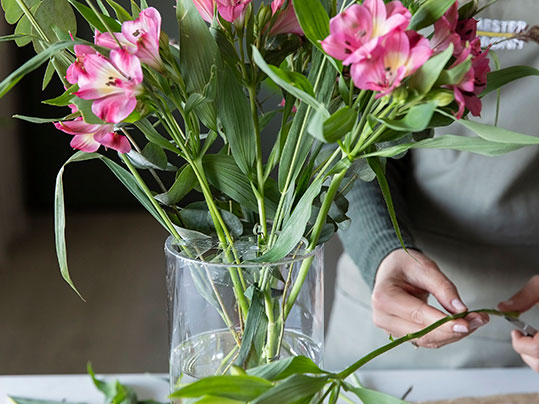 F&aring; blomstene til &aring; st&aring; perfekt i vasen